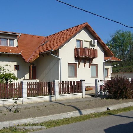 Csipkehaz Apartman Cserkeszolo Ngoại thất bức ảnh